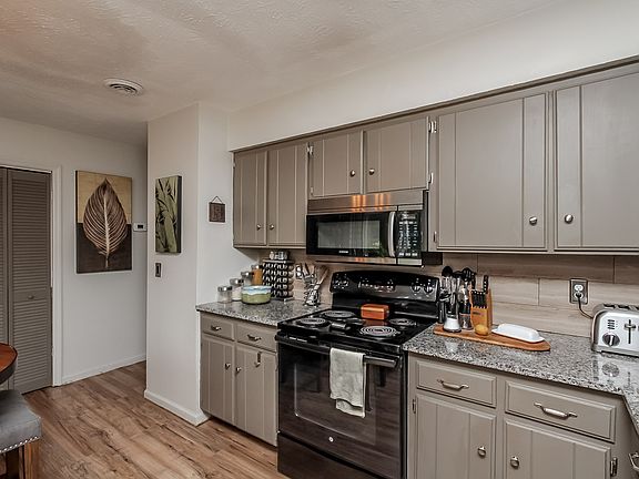 w/ black GE appliances