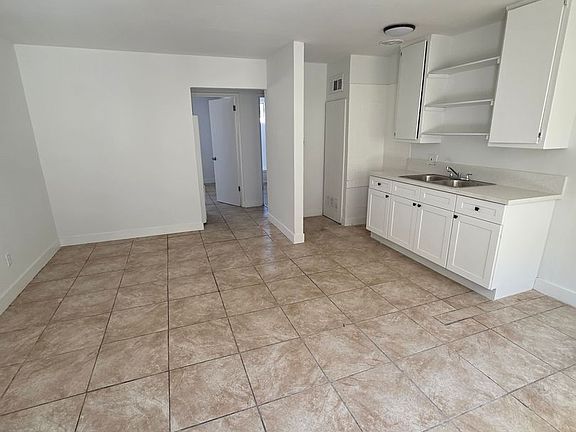 2nd image of 3933-3943 N La Rica Ave #43-04