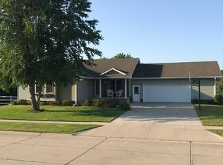 1485 Pine Tree Ct, Arlington, NE 68002