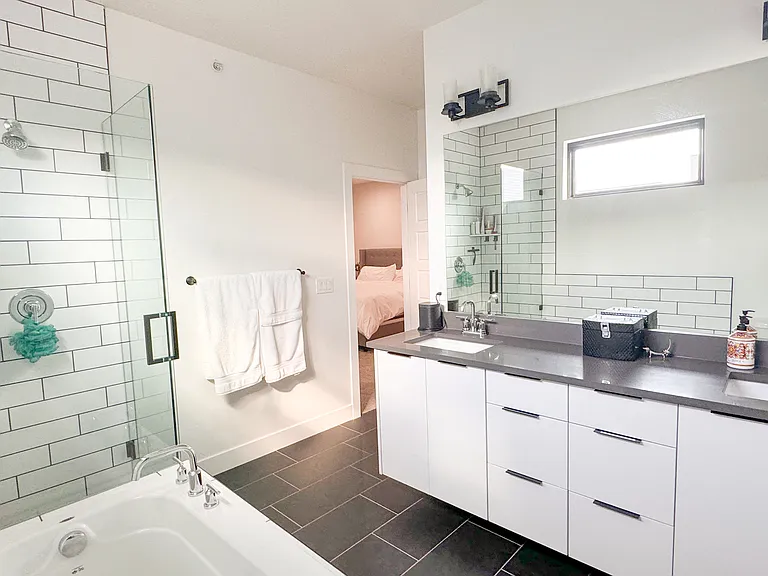 3rd floor ensuite bathroom
