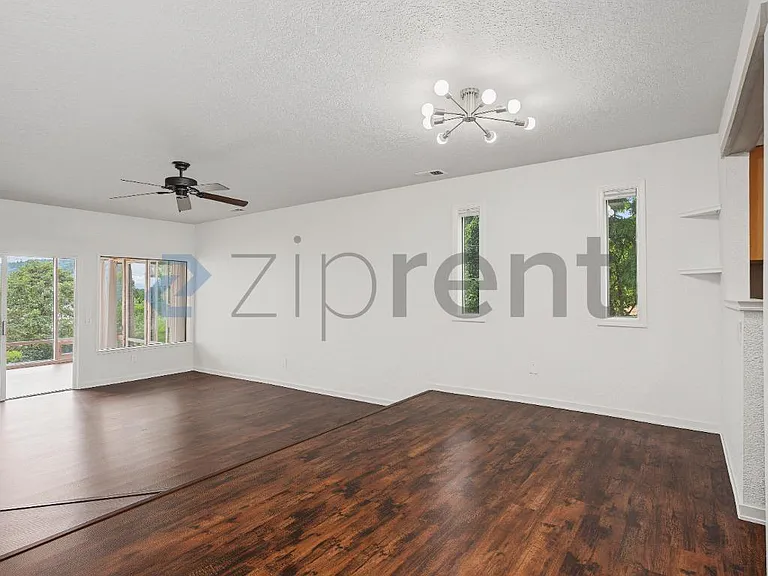 7501 N Edgewater Ave — Photo 8