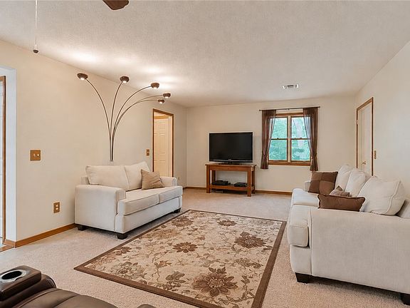 2nd image of 3 Clevedon Cir