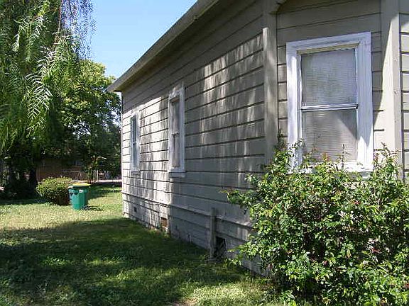 4th image of 1943 S San Joaquin St