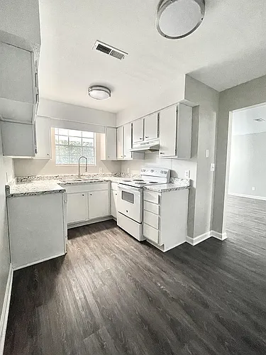 101 Jones Ave Photo 1