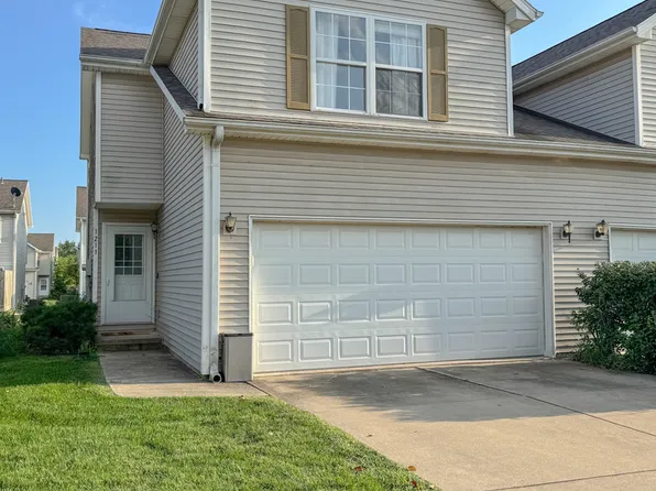 1211 Riviera Dr, Bloomington, IL 61701