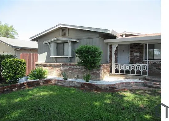 4 bed, 2000 sqft, $2,600 — Photo 2