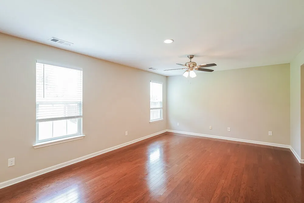 3 bed, 2.5 bath, 1680 sqft, $2,290 — Photo 4