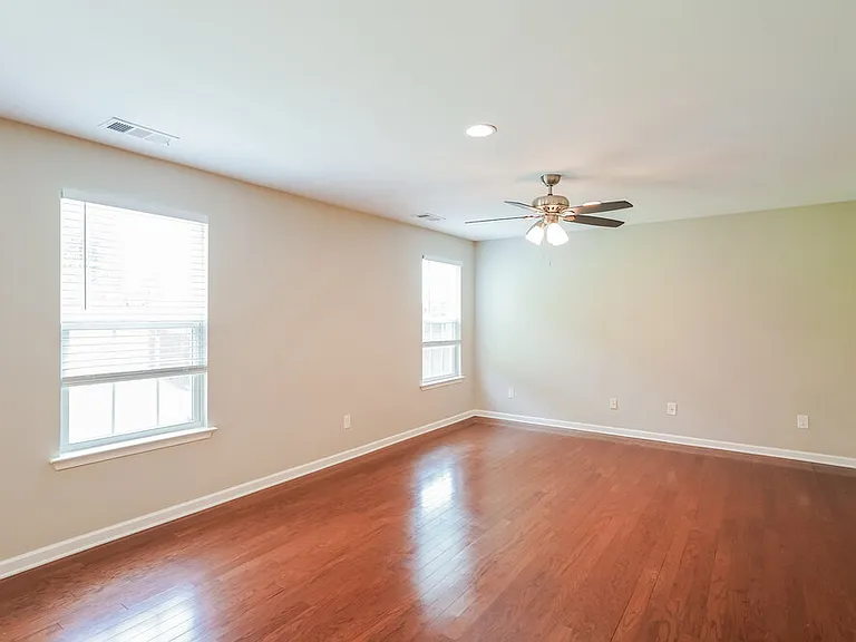 408 Parmley Ln — Photo 4