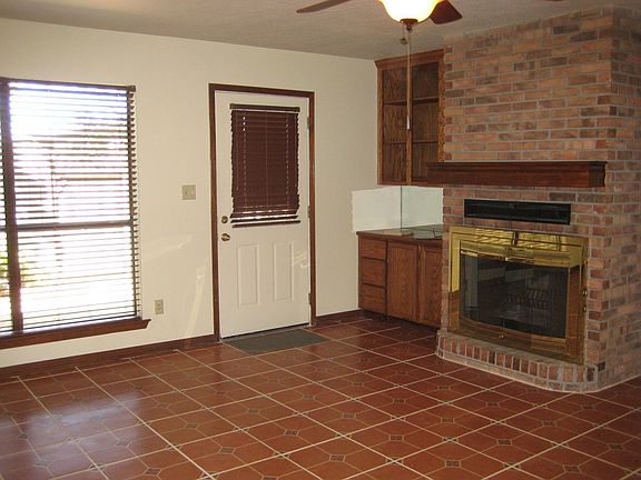 3rd image of 2917 Glen Dr
