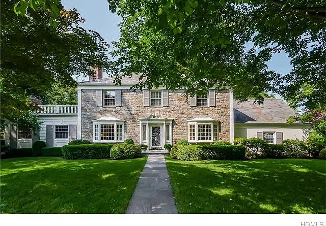 1st image of 2 Beechwood Ln