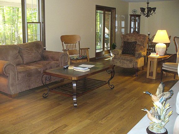 4th image of 695 Cork Pine Ln