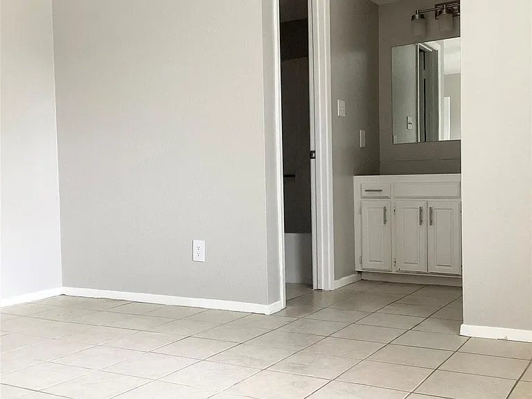 1804 Chapel Hill Rd — Photo 2