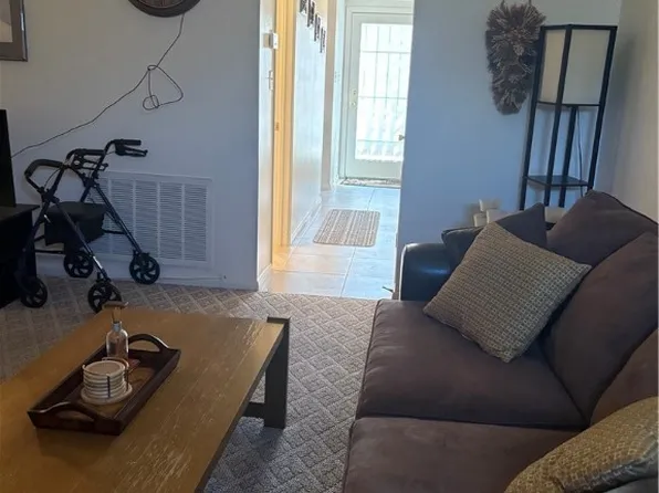 139 Greenbriar Townhouse Way, Las Vegas, NV 89121