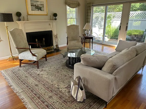 48 Floret Cir, Hingham, MA 02043