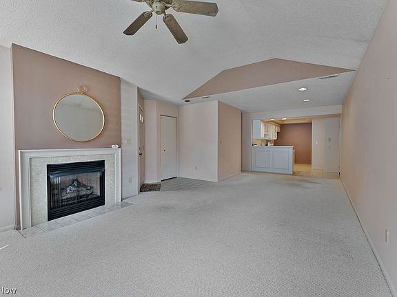 4th image of 30 Newton Square Dr Unit 2