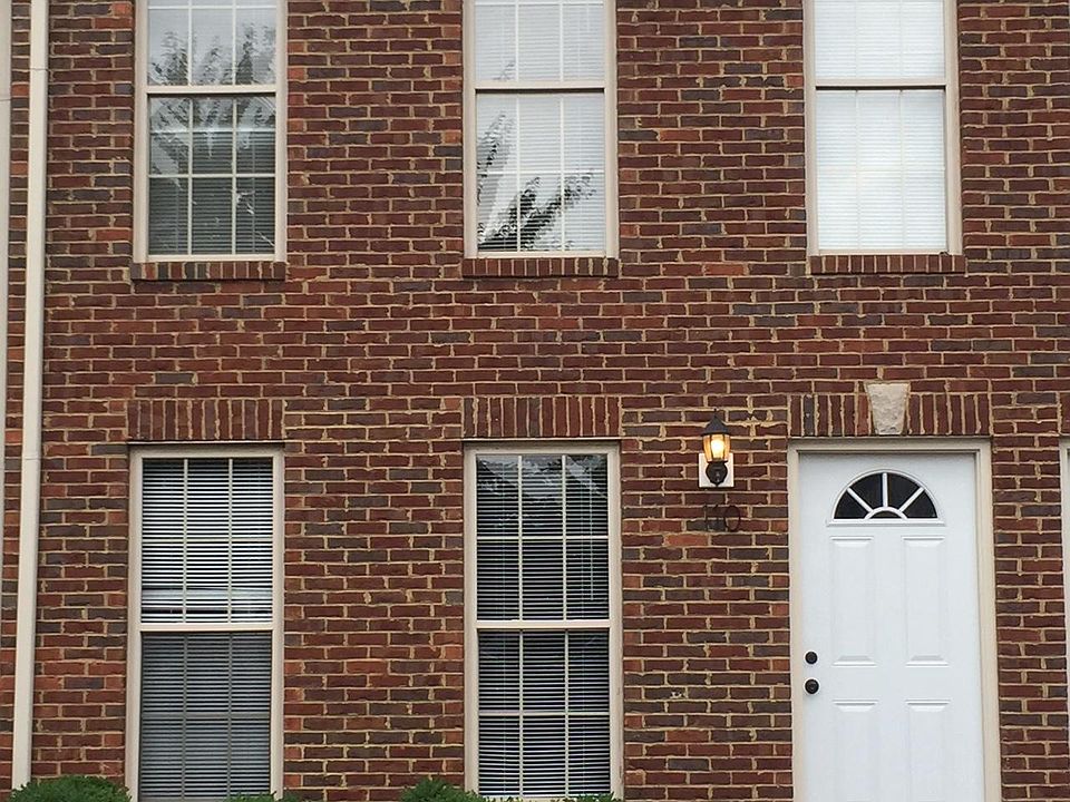 Beautiful townhouse in the heart of Chevy Chase and just blocks to UK's campus