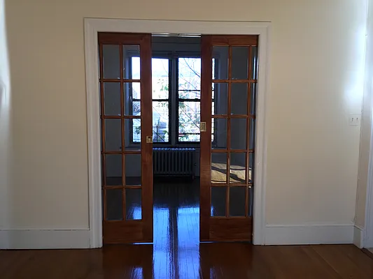 Rented by Eleni Moustakis LREB | media 26