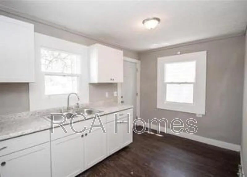 2 bed, 1.0 bath, $995 — Photo 2