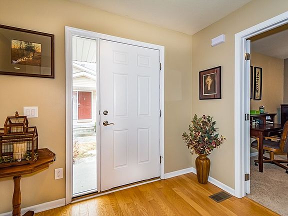 4th image of 10151 N Glenstone Ct