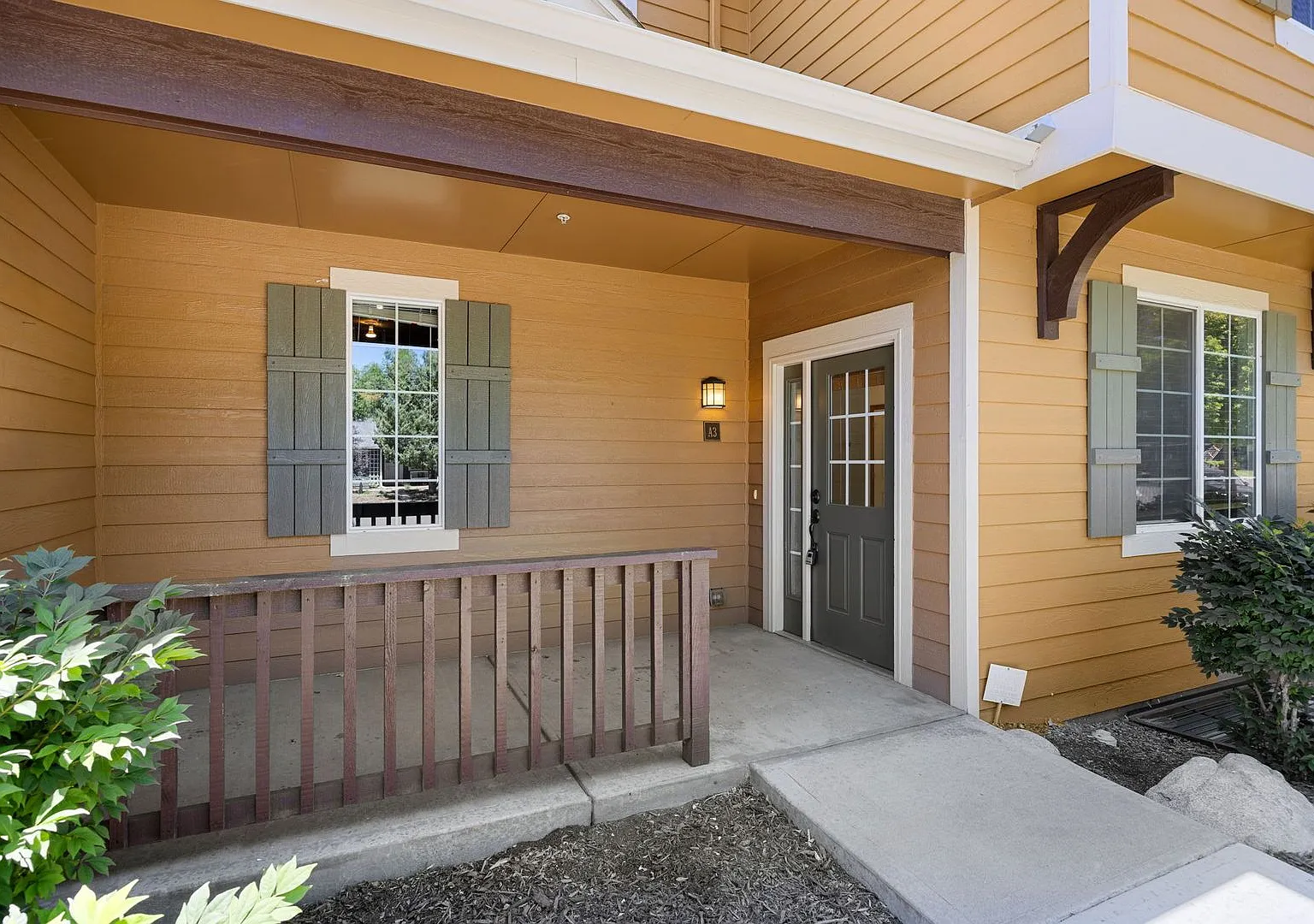 $500 Off Rent if Lease Starts by 9/5! — Photo 2