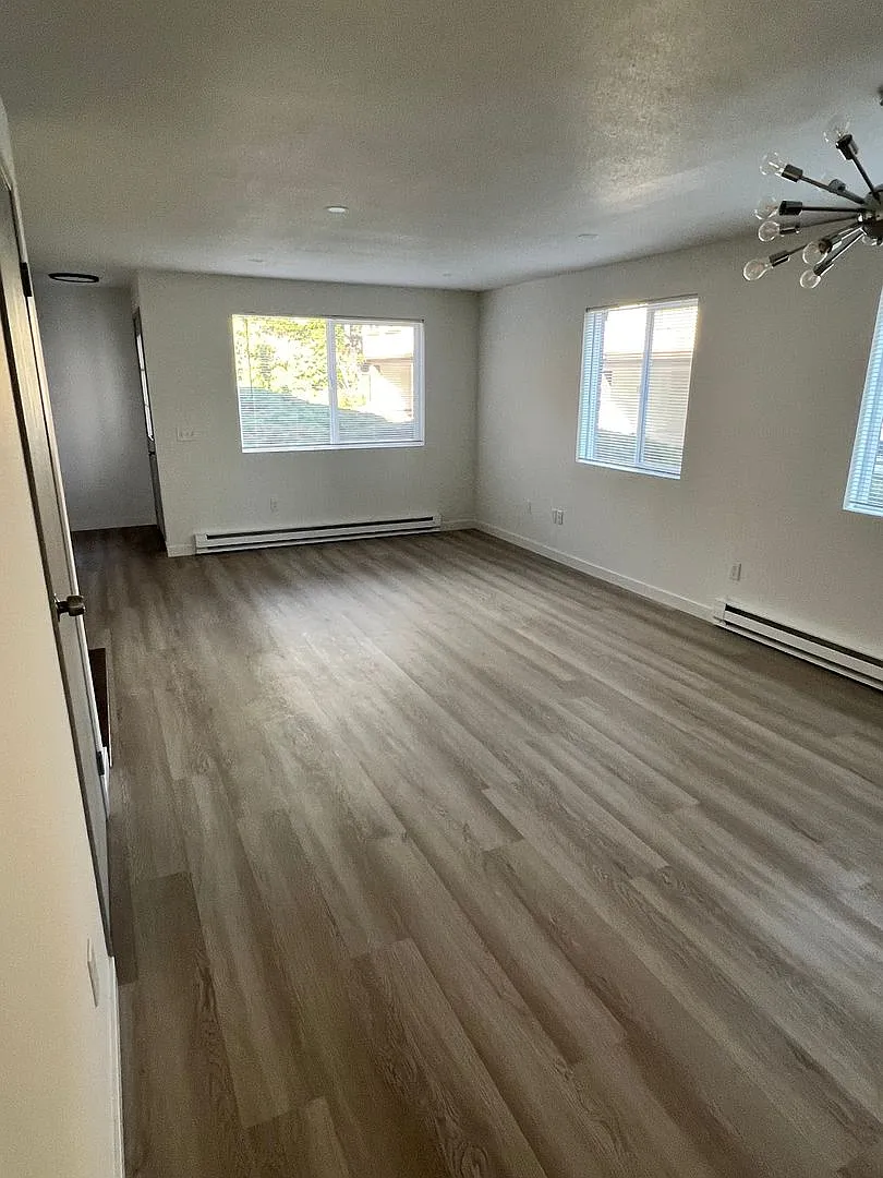A113 - 11334 3rd Ave NE (4Plex) — Photo 2