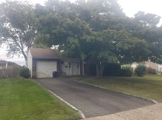 5 Jonquill Ln, Kings Park, NY 11754