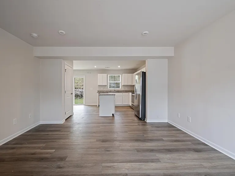 1607 Mountain Ash Ln — Photo 10