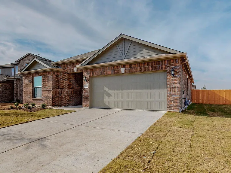 2113 Emma Ct — Photo 3