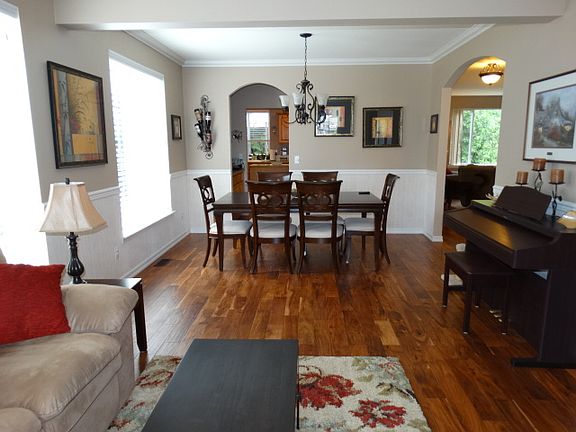 4th image of 8806 181st St. E.