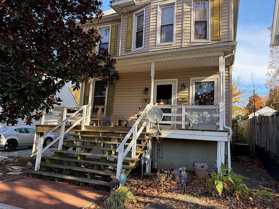 2nd image of 559-561 Roanoke Blvd
