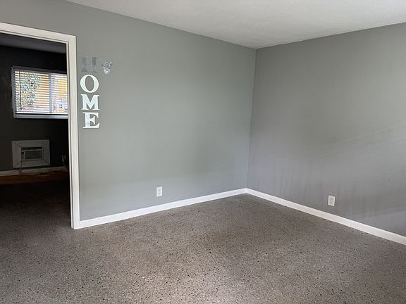 2nd image of 1118 N H St #11494079
