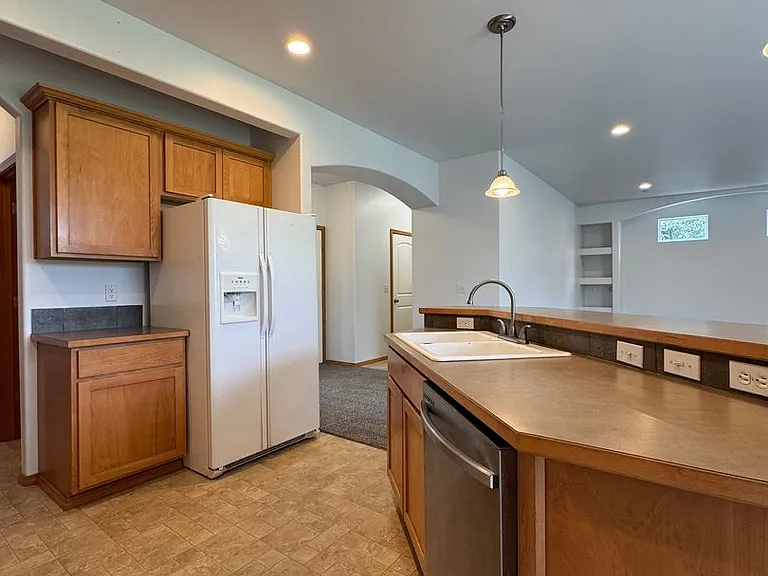 2210 N Clearview Dr — Photo 14