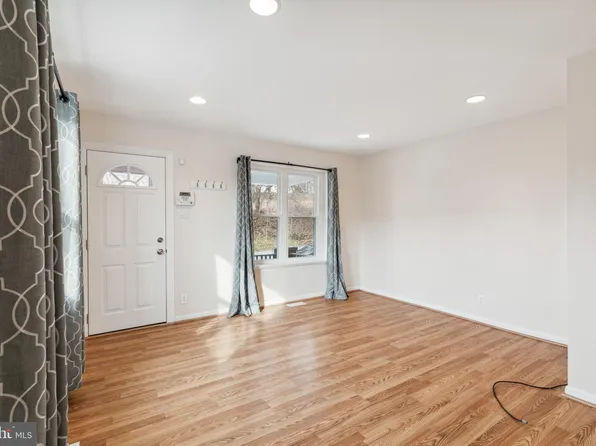 451 Hermitage St, Philadelphia, PA 19128
