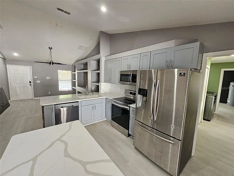 622 Brooke Ct — Photo 2