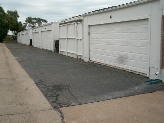4th image of 91 Townhouse Ln