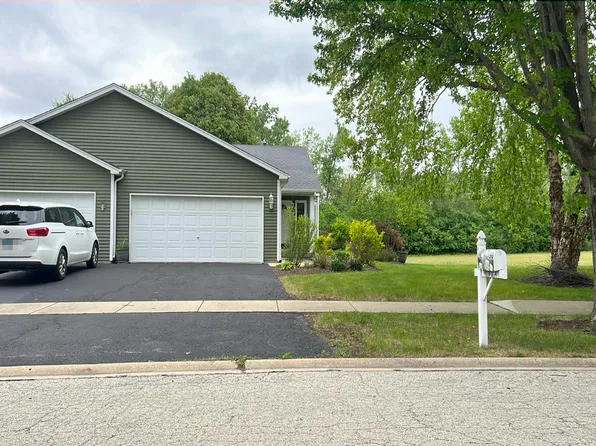 30 S Walnut Dr, North Aurora, IL 60542
