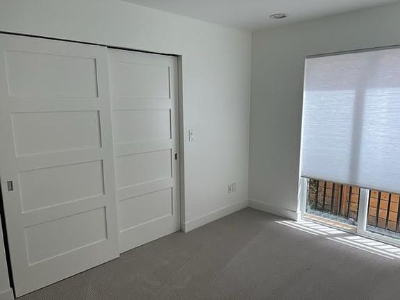 5th image of 13713 35th Ave NE #B