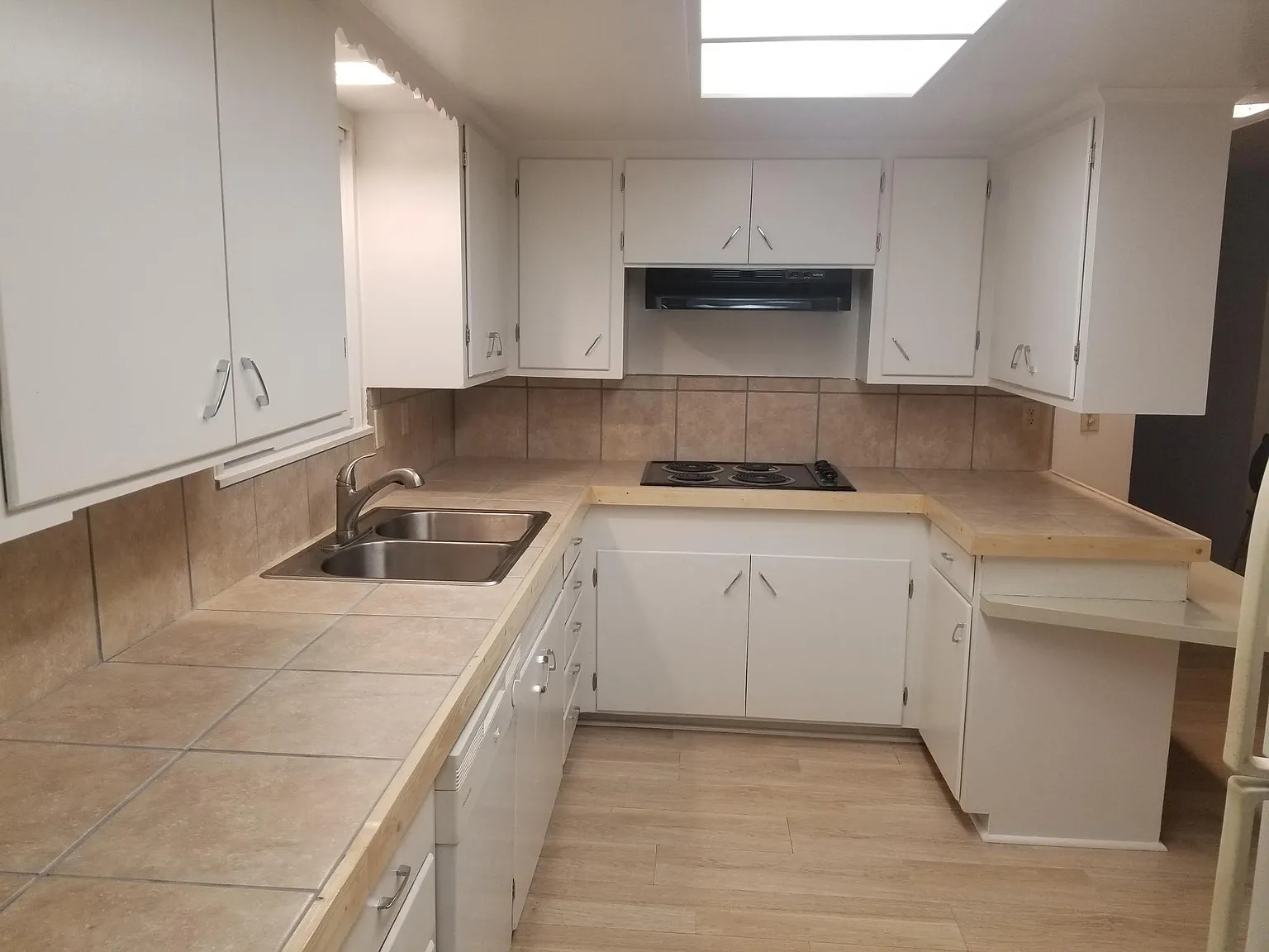 3 bed, 1650 sqft, $2,100 — Photo 2