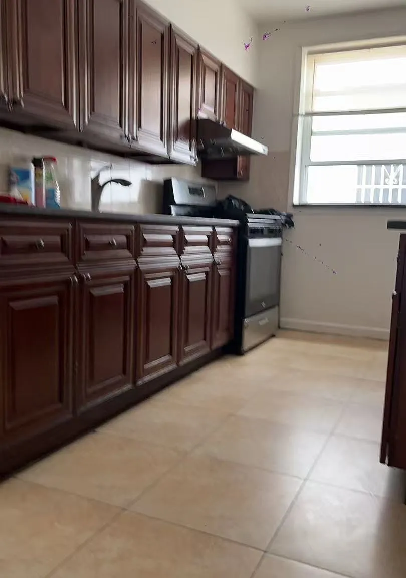 3 bed, 1100 sqft, $2,900 — Photo 4