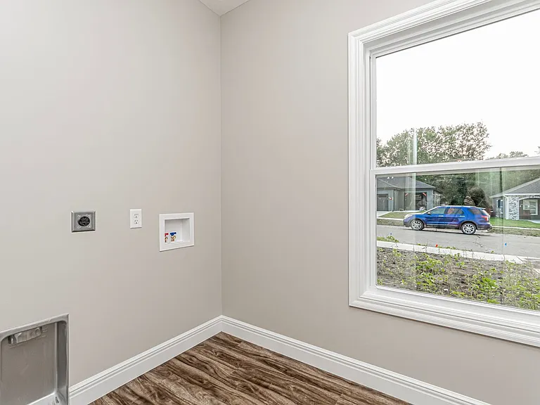 1704 Kenneth Dr — Photo 10