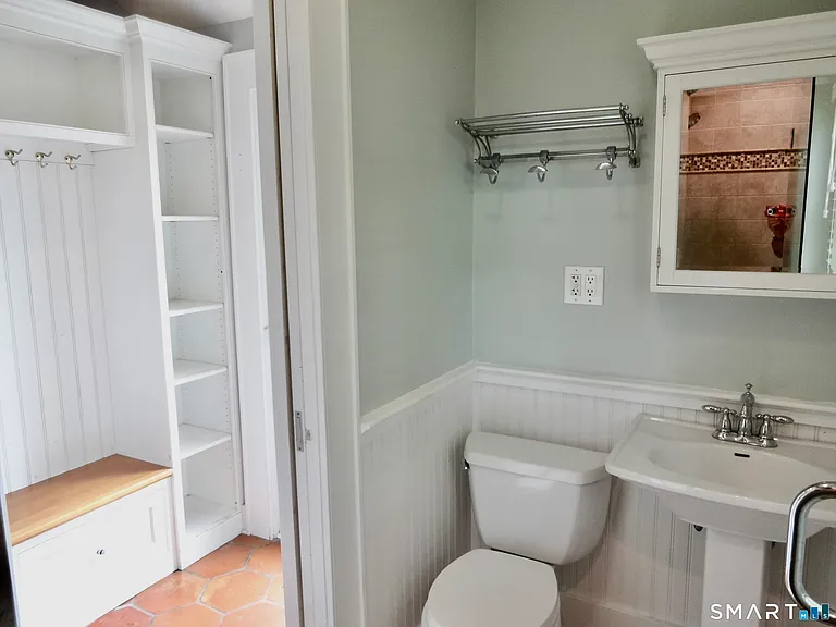 84 Sherman Ct — Photo 17