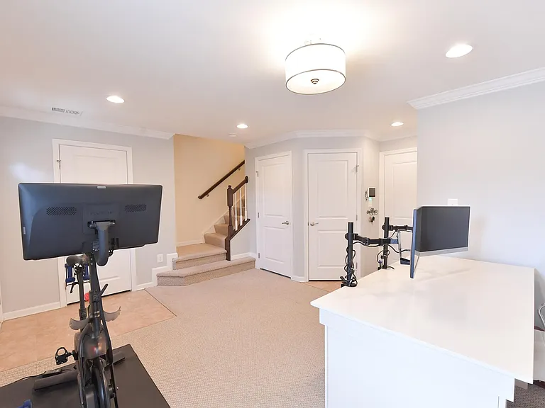 4644 Hudson St — Photo 4