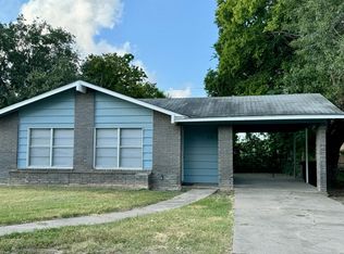 910 E Petaluma Blvd, San Antonio, TX 78221