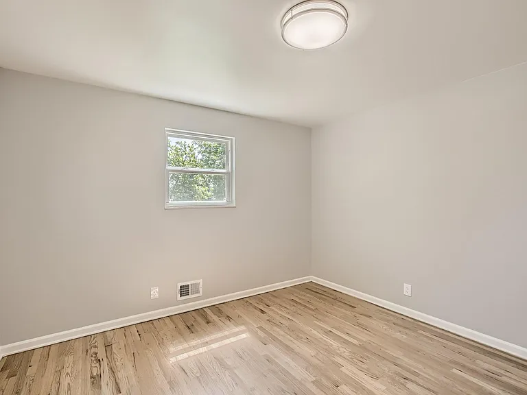 11303 Corona Dr — Photo 19