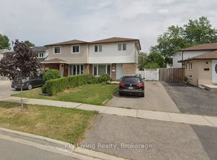 944 Blairholm Ave, Mississauga, ON L5C 1G4