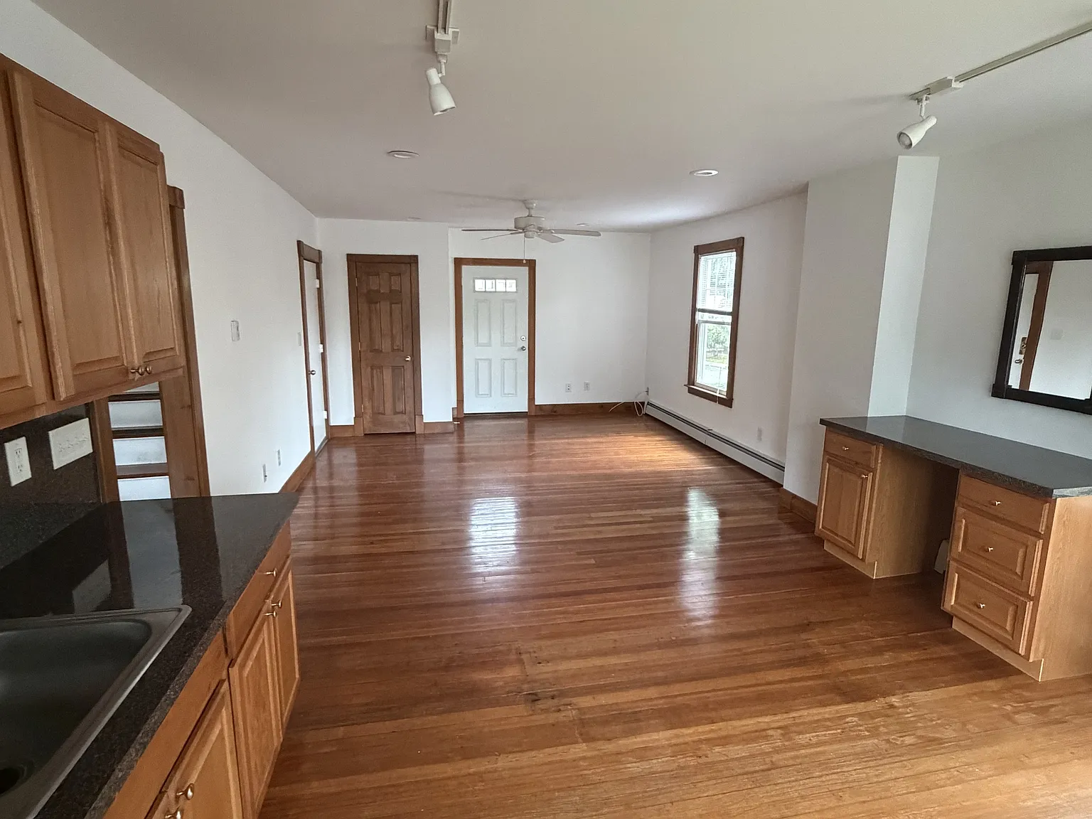 1188 Whitney Avenue - 2R — Photo 4