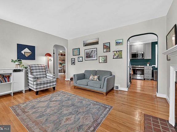5th image of 617 Gist Ave