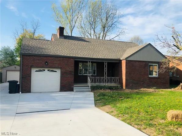 465 Elizabeth Ln, Campbell, OH 44405