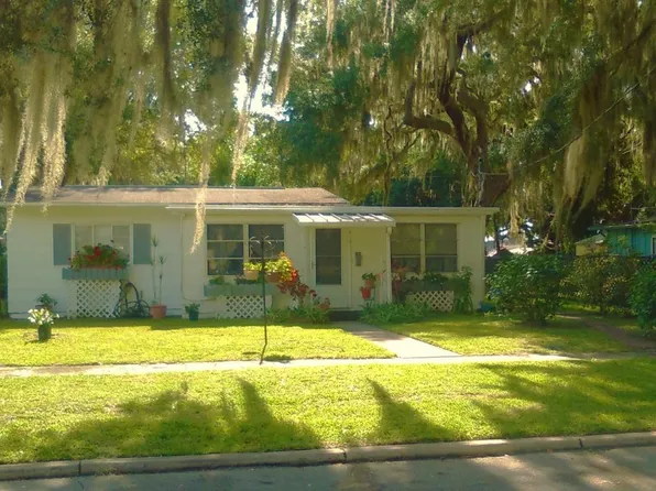 310 Oak St, Crescent City, FL 32112