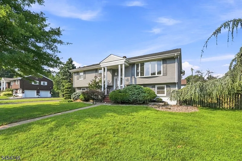 4 bed, 3.0 bath, $6,499 — Photo 2